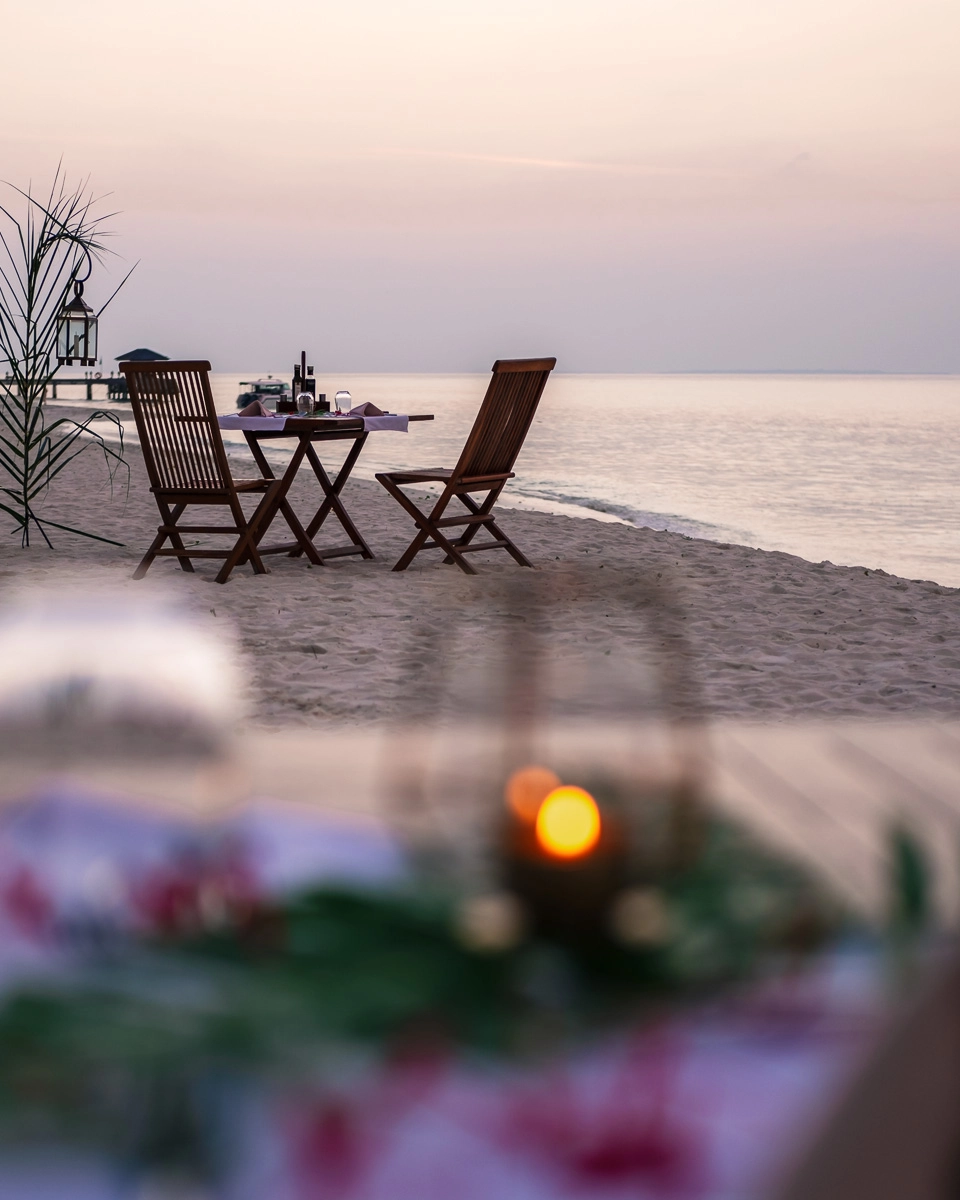 Ресторан с панорамными окнами и видом на океан