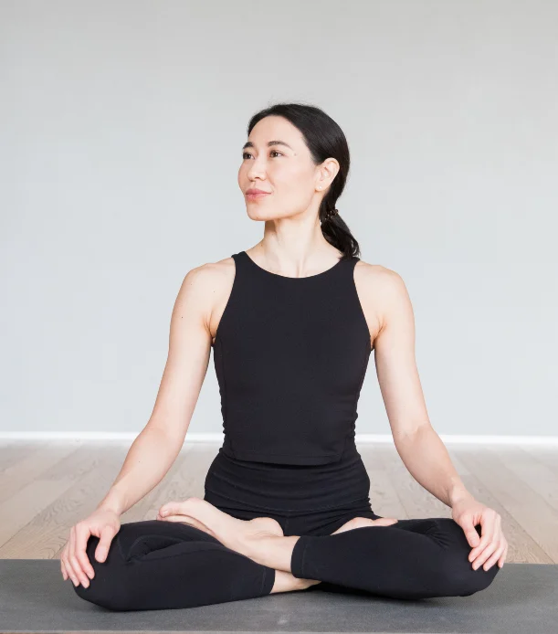 Преподаватель йоги Яна Ли